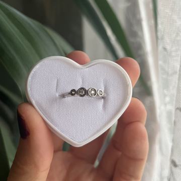 Srebrni prsten s cirkonima, 925