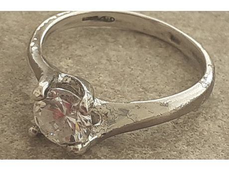 srebrni prsten sa cirkonom