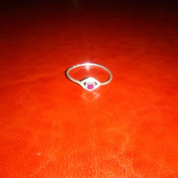 Srebrni prsten sa crvenim kamenom 925, 17mm, 1g