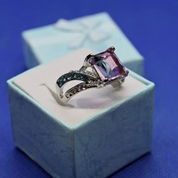 PRSTEN U DUGINIM BOJAMA