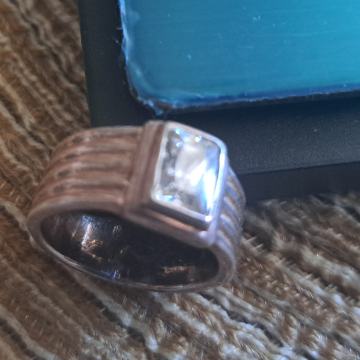 Srebrni prsten s prozirnim cirkonom