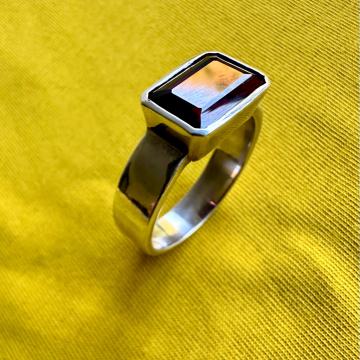 Srebrni prsten sa rubinom