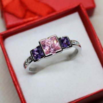 PRSTEN SA TOPAZOM I AMETISTOM