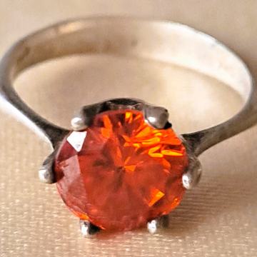 srebrni prsten sa topazom