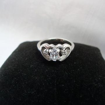 SREBRNI PRSTEN UKRAŠEN SA DVA SRCA