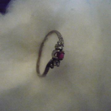 srebro prsten crveni kristal promjer: 16mm