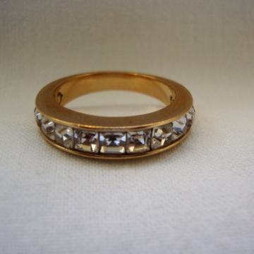 SWAROVSKI PRSTEN sa 9 Kockastih kristala Size 55