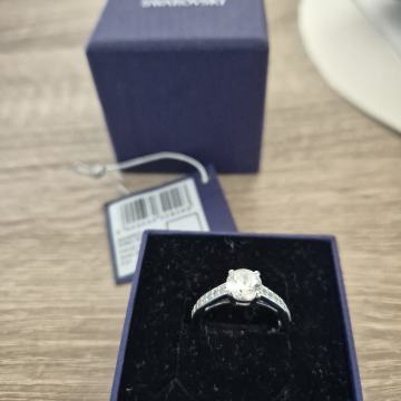 Swarovski prsten NOVO nenošeno