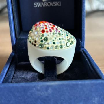 Swarowski Opaline prsten sa kristalima