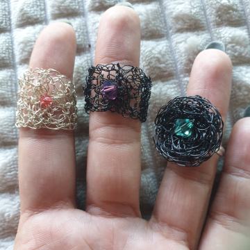 Tri pletena prstena od žice