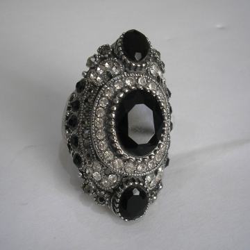 Veliki dugi prsten s kristalima