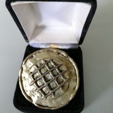 VELIKI ZLAĆANI PRSTEN