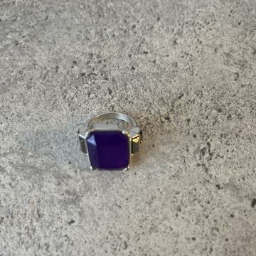 Zara  ljubičasti cirkon prsten/ /TOTALNA ČISTKA