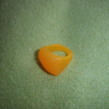 ŽENSKI LAGANI PLASTIČNI PRSTEN