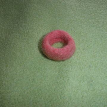 ŽENSKI LAGANI VUNENI PRSTEN