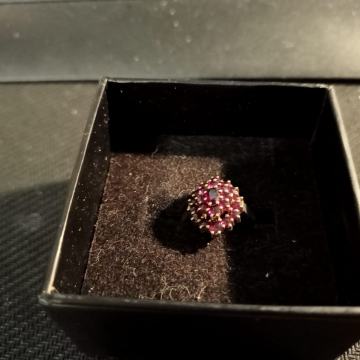 Srebrni ženski prsten - češki granati