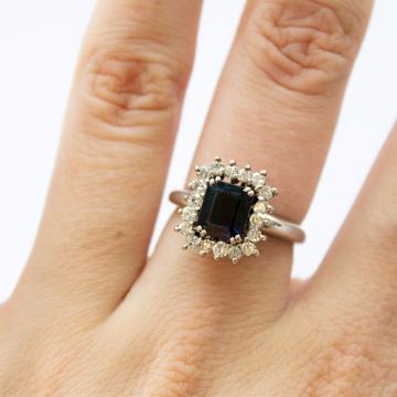 ZLATNI DIJAMANTNI PRSTEN SA SAFIROM 18K (750) 4,70g NOVO • GOLD SHOP •