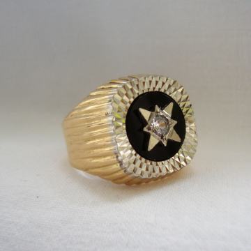 ZLATNI MUŠKI PRSTEN 750 - 18kt zlato i crni onix 11,90grama