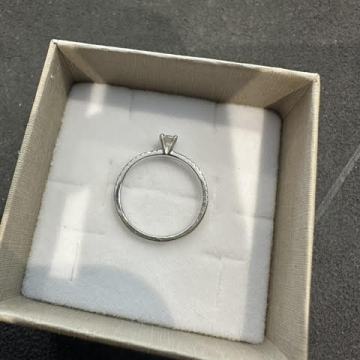 ZLATNI PRSTEN 14K 1,5G 22X0,005+0,15CT BRILJ.