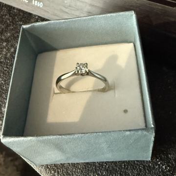 ZLATNI PRSTEN 14K SA BRILJANTOM