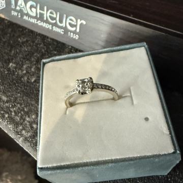 ZLATNI PRSTEN 18K 2,32G SA BRILJANTIMA