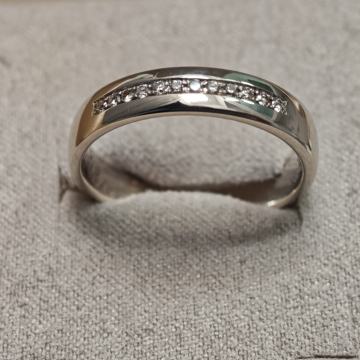 ZLATNI PRSTEN .585 (14K), 5.16 G S DIJAMANTIMA/ R1, RATE!