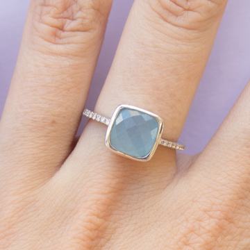 ZLATNI PRSTEN S AQUAMARINOM I BRILJCIMA 18K (750) 3,09g NOVO GOLD SHOP