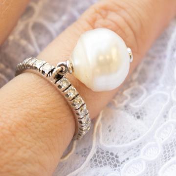 ZLATNI PRSTEN S BISEROM I DIJAMANTIMA 18K 750 7,44g NOVO GOLD SHOP