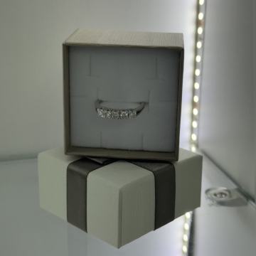 ZLATNI PRSTEN SA BRILJANTIMA