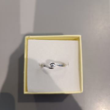 ZLATNI PRSTEN SA BRILJANTOM 14K