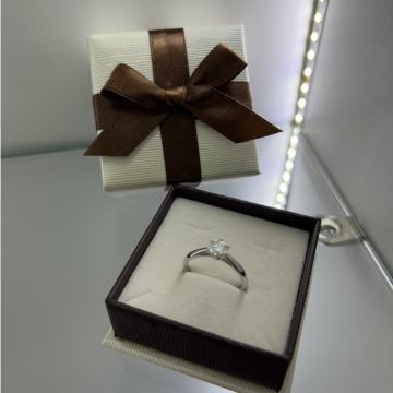 ZLATNI PRSTEN SA BRILJANTOM!