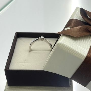 ZLATNI PRSTEN SA BRILJANTOM