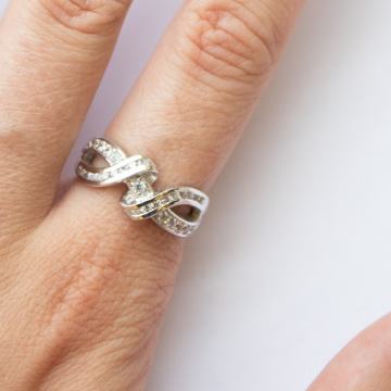 ZLATNI PRSTEN S CIRKONIMA KARASU BRAND 14K (585) 4,96g NOVO GOLD SHOP