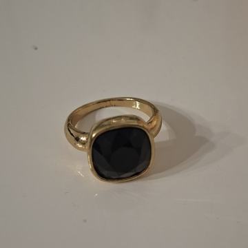 ZLATNI PRSTEN S CRNIM KAMENOM  - NOVO
