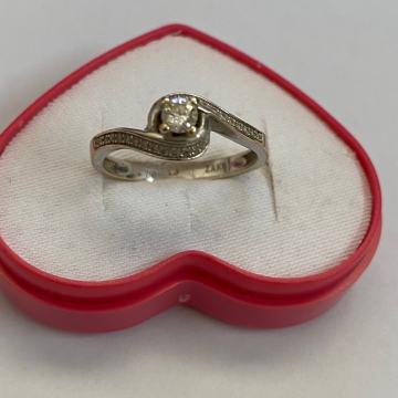 Zlatni prsten sa dijamantima 18 karatno zlato (750)