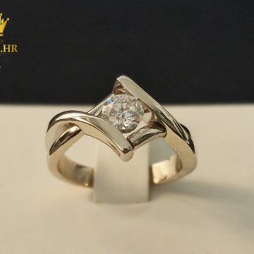 ZLATNI PRSTEN S DIJAMANTOM 0,55ct / R1, RATE !