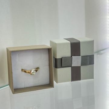 ZLATNI PRSTEN SA DIJAMANTOM