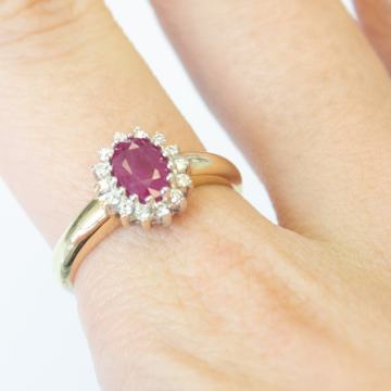 ZLATNI PRSTEN SA RUBINOM I DIJAMANTIMA 14K 585 4,26g NOVO GOLD SHOP