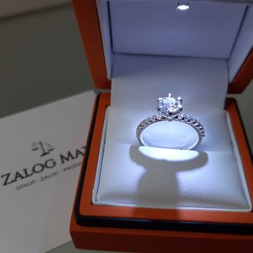 ZLATNI PRSTEN SA SWAROVSKI CIRKONOM  .585 (14K) 3.82 G/ R1, RATE!