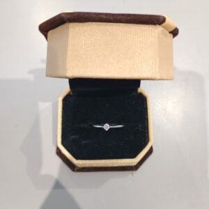 ZLATO 18K PRSTEN SA BRILJANTOM