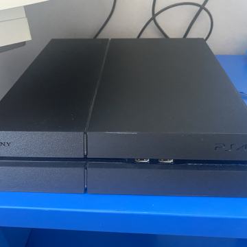 PlayStation4 100€ i igrice