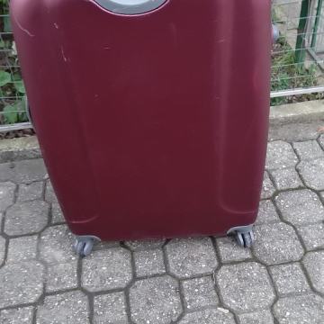 Kofer  80 x 50 30 ,BOSSANA , prodajem za 40 E