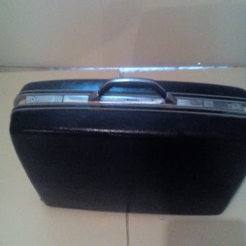 Kufer retro…bez ključa