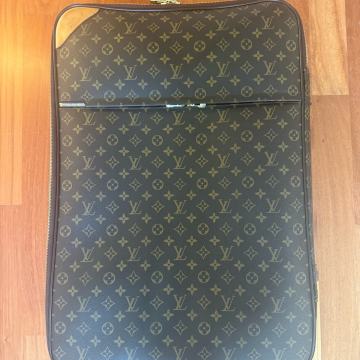 Louis Vuitton Pegase putna torba