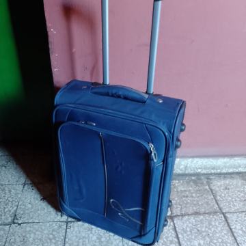 Mali kofer 35x50x25cm kvalitetan ispravan i lijep