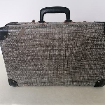 MANJI STARINSKI KOFER RETRO 46x14x29cm SUVENIR
