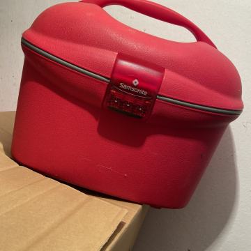 Neseser Samsonite crveni kozmetički kofer