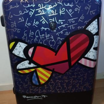 Prodajem kofer Romero Britto