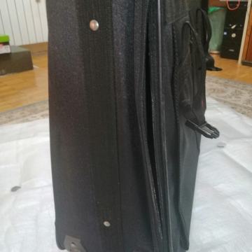 Prodajem rabljeni kofer u odličnome stanju