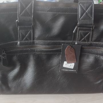 Kožna torba, nova, ne korištena, sa etiketom